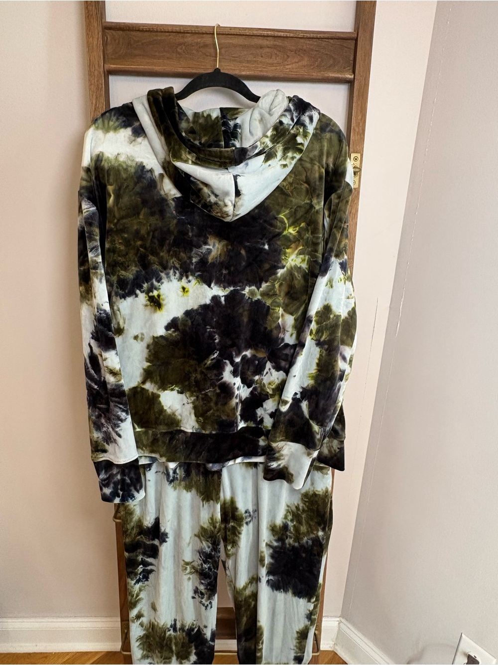 Tie-Dye Velvet Hoodie and Jogger Set - Olive Green/Black
